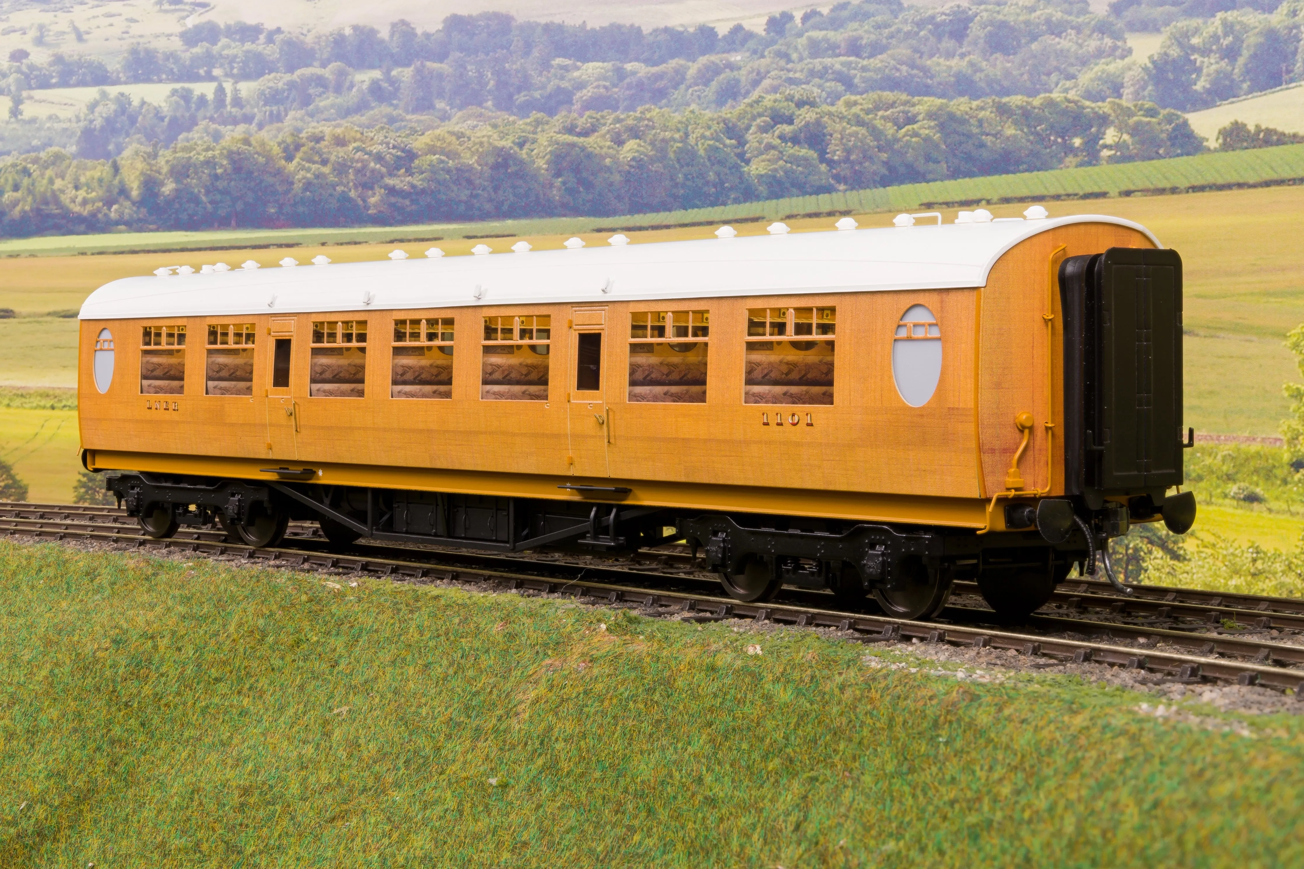 Darstaed D24-1-01C Finescale O Gauge LNER Thompson Mainline TK (Third Class) Coach, Teak 'E1101'