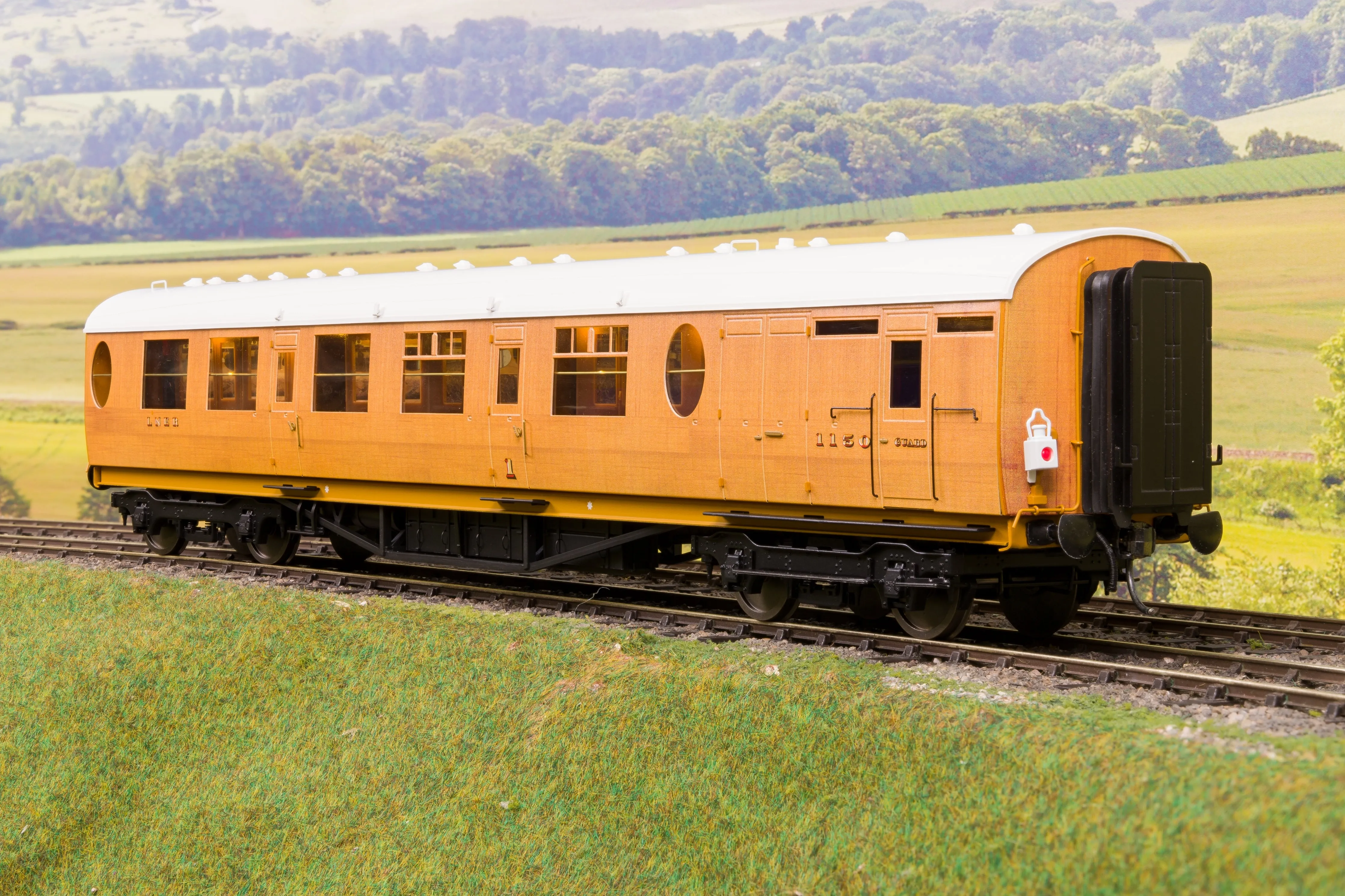 Darstaed D24-1-03A Finescale O Gauge LNER Thompson Mainline BCK (Brake Comp Class) Coach, Teak 'E1150'