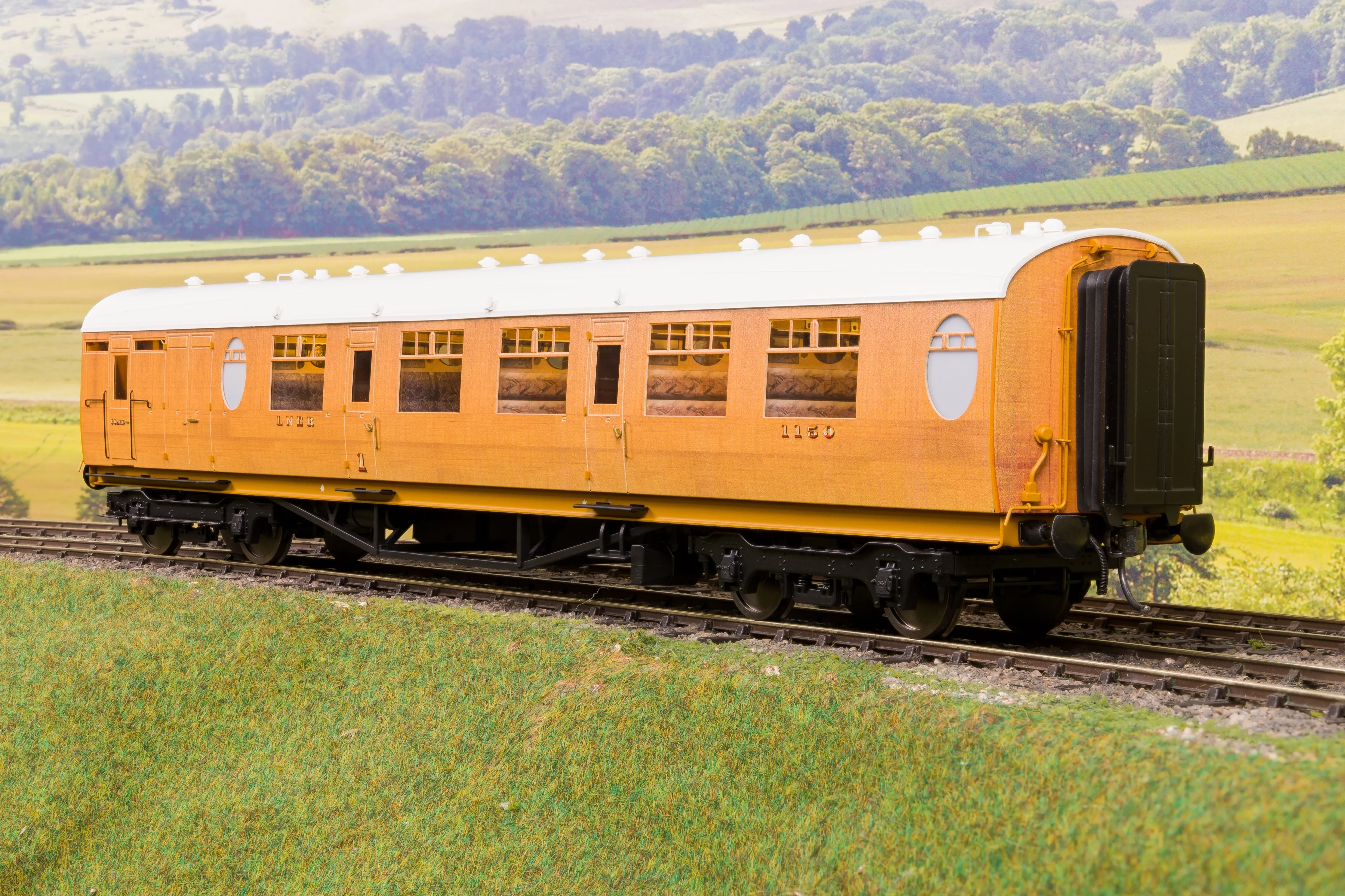 Darstaed D24-1-03A Finescale O Gauge LNER Thompson Mainline BCK (Brake Comp Class) Coach, Teak 'E1150'