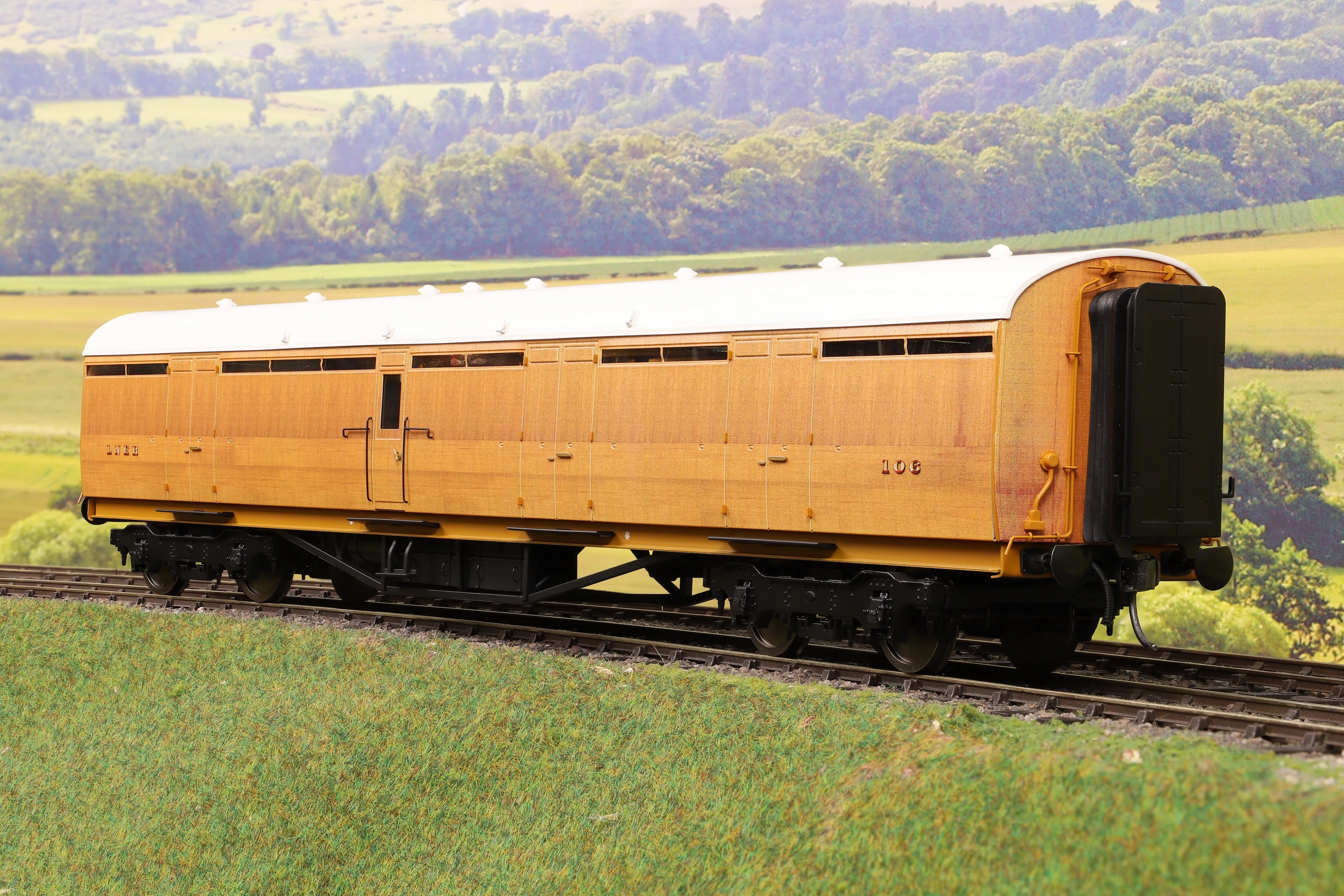 Darstaed D24-1-07A Finescale O Gauge LNER Thompson Mainline BG (Full Brake) Coach, Teak '106'