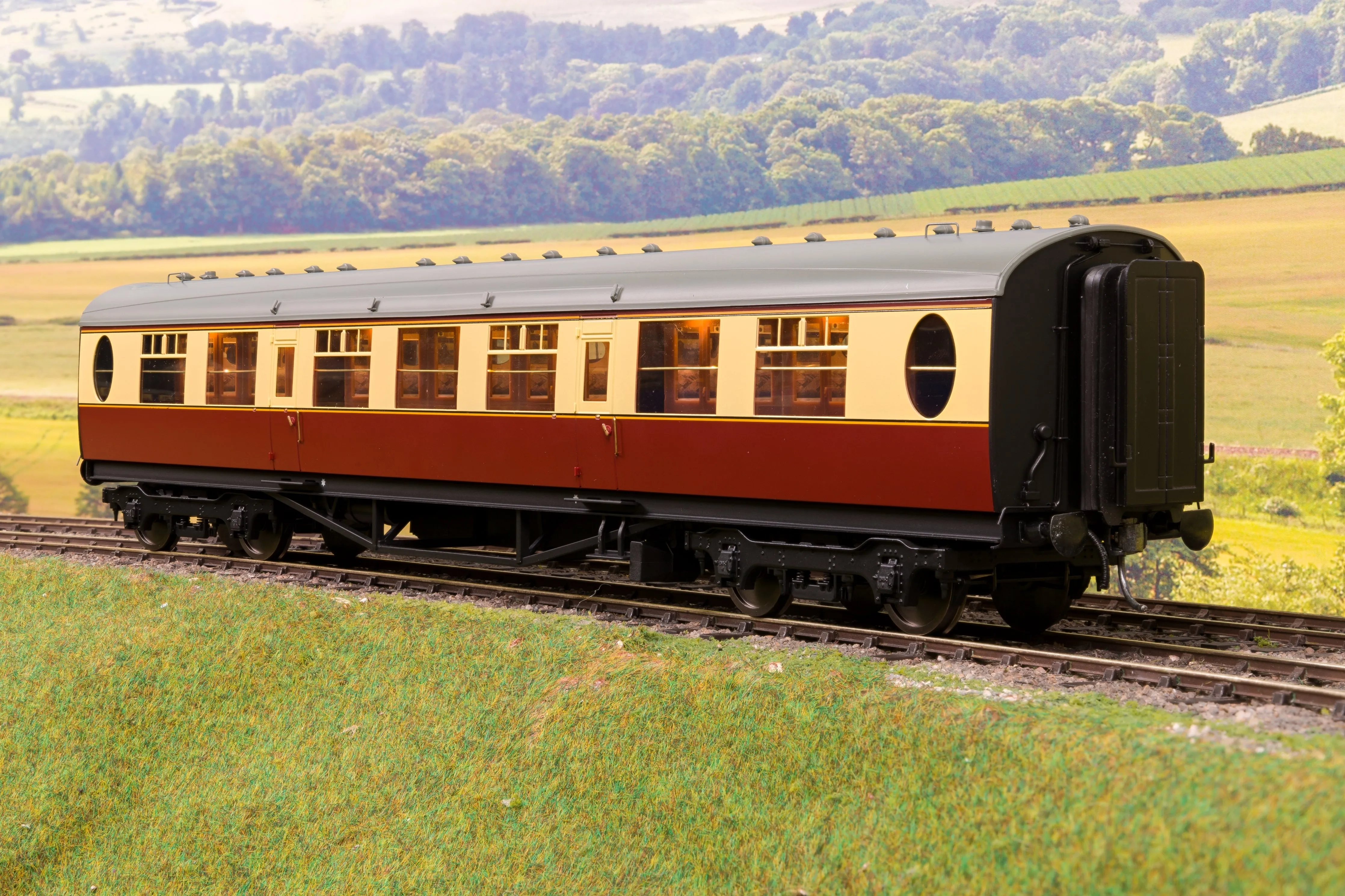 Darstaed D24-2-01RU Finescale O Gauge LNER/BR Thompson Mainline TK (Third Class) Coach, Crimson & Cream 'Unnumbered'